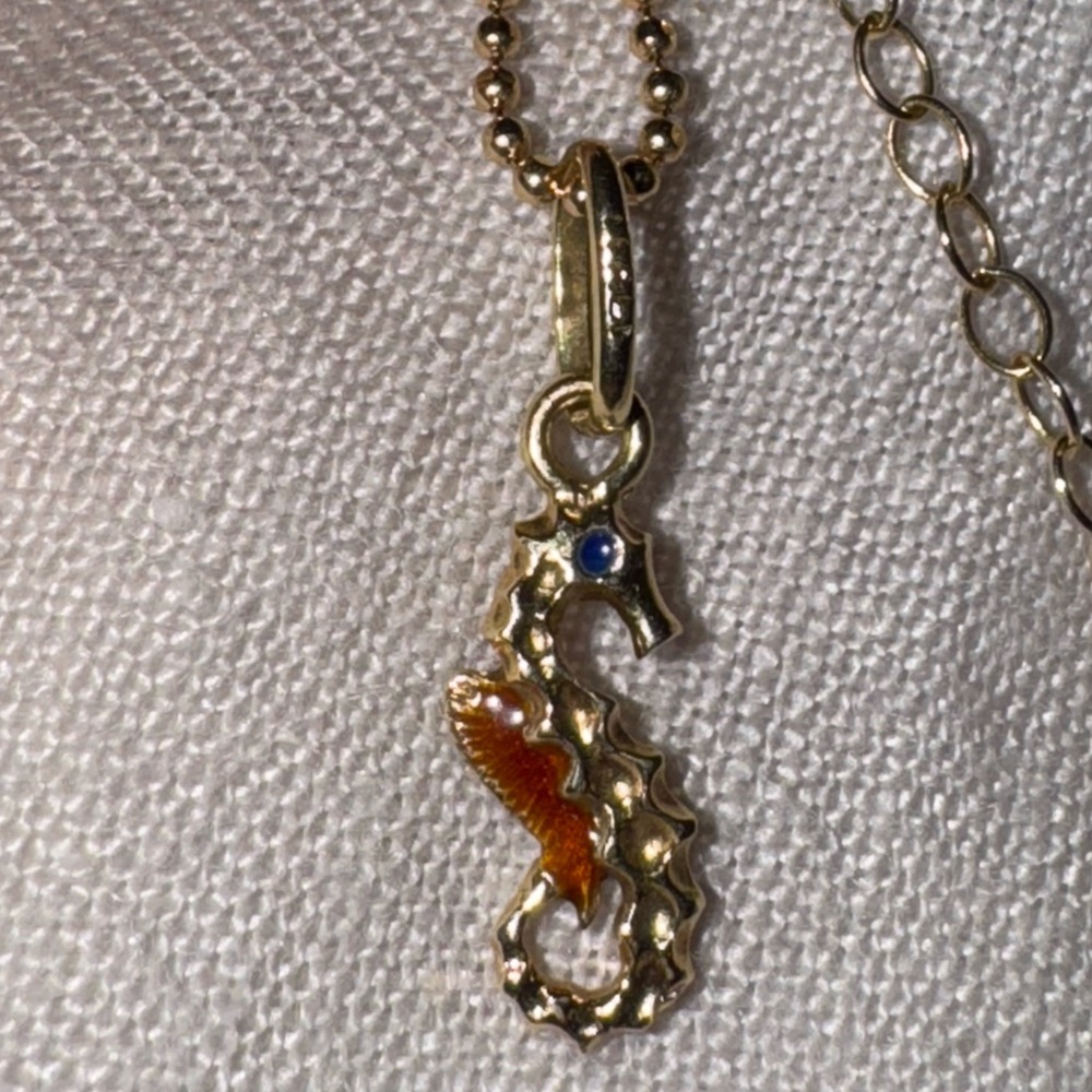 14K Gold Seahorse Pendant charm - Picture 3 of 4